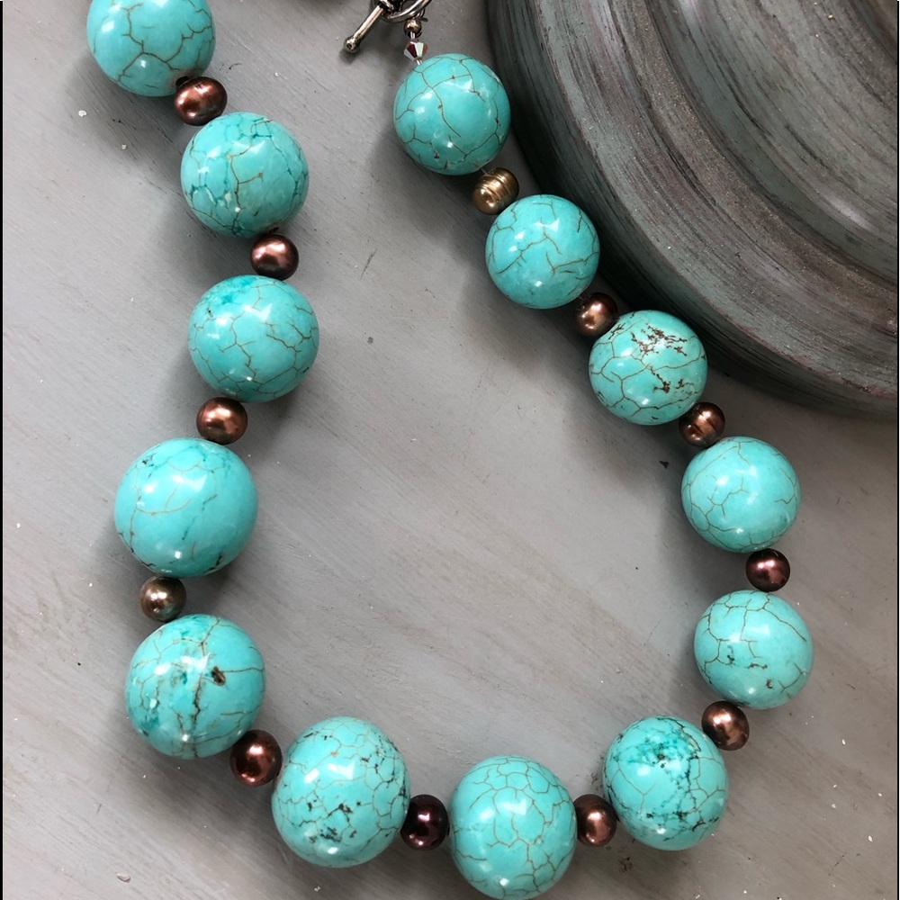 Turquoise stone & beaded necklace
